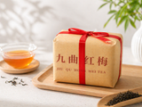 Jiuqu Hong Mei black tea packaging with tea leaves and tea cup